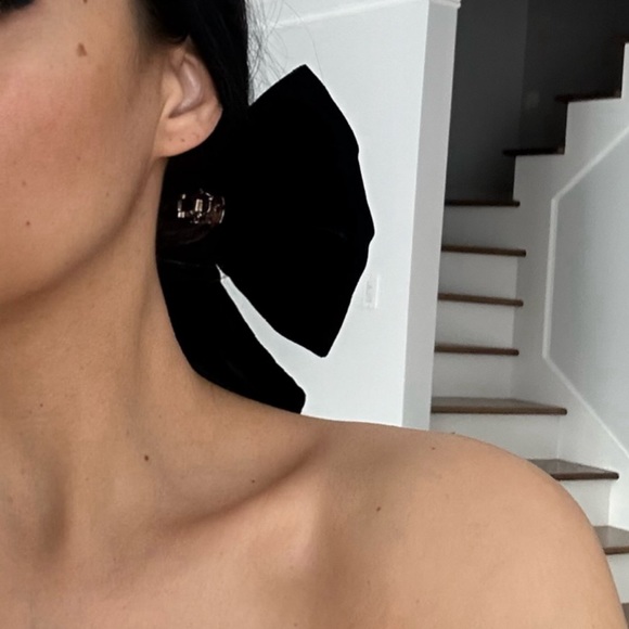 Black Velvet Bow Hair Clip - Picture 3 of 16